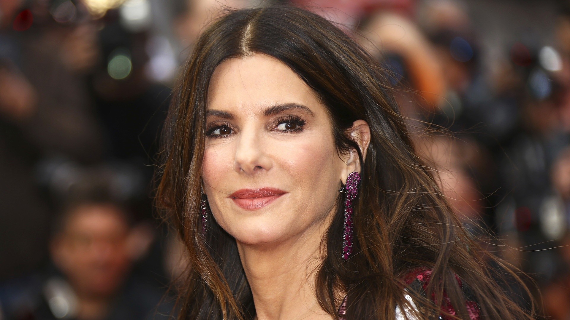 Sandra Bullock and Her Daughter Made a Rare Appearance to Surprise a  Healthcare Worker