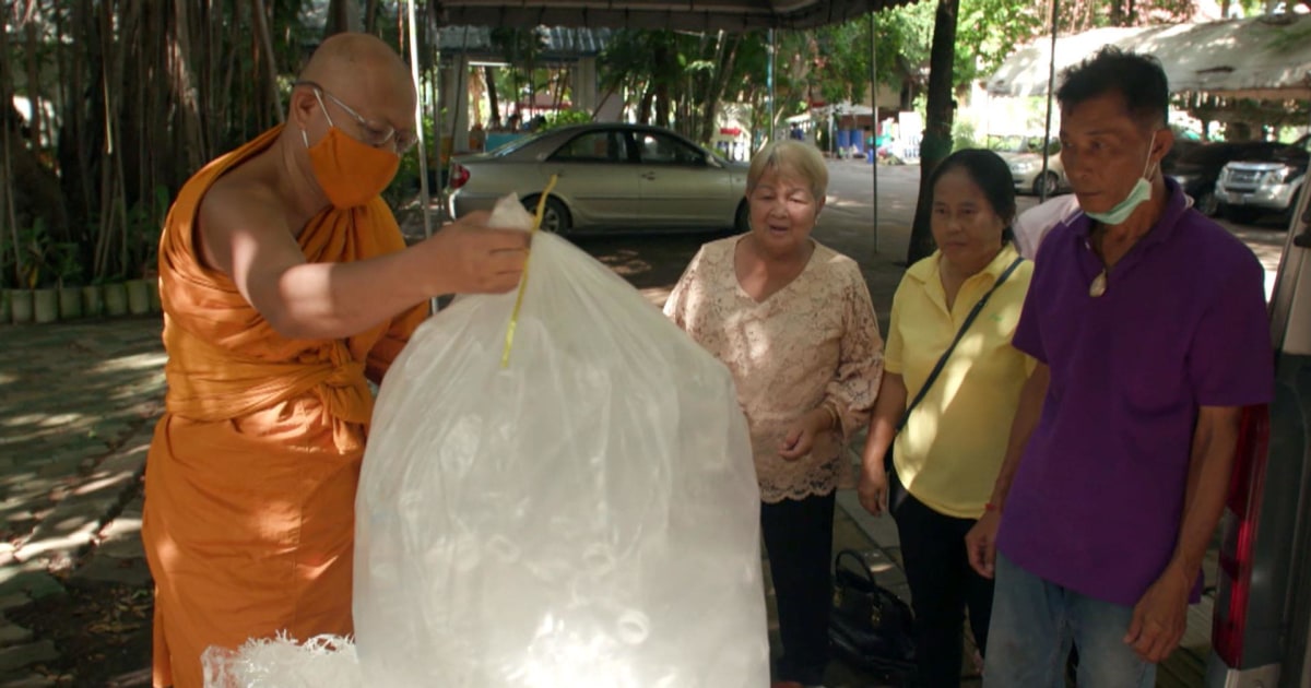 Monks turn plastic waste into masks to stop spread of COVID-19 thumbnail